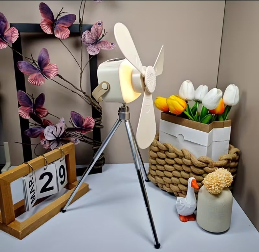 Daugiafunkcinis nešiojamas lubų ventiliatorius su įkraunama USB baterija, 4 vėjo režimais, nuotoliniu valdymu, laikmačiu ir švelnia naktine šviesa. Tylus, galingas ir lengvai kabinamas arba statomas – idealus namams ir išvykai į gamtą.