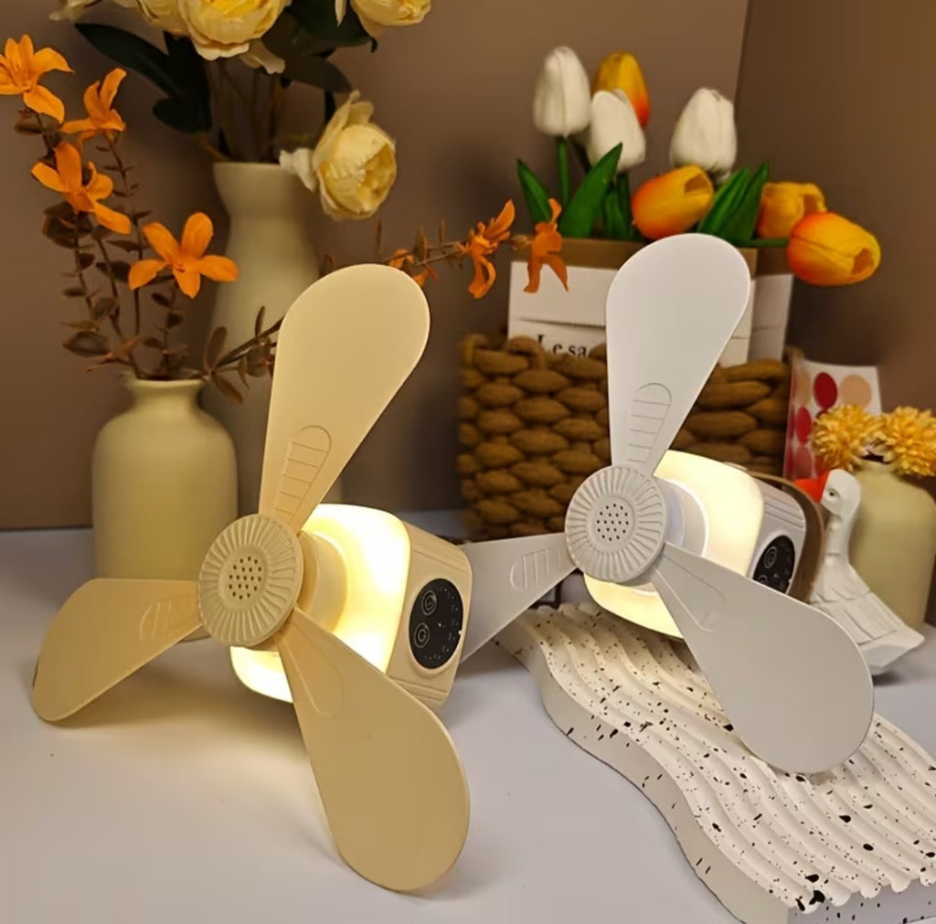 Daugiafunkcinis nešiojamas lubų ventiliatorius su įkraunama USB baterija, 4 vėjo režimais, nuotoliniu valdymu, laikmačiu ir švelnia naktine šviesa. Tylus, galingas ir lengvai kabinamas arba statomas – idealus namams ir išvykai į gamtą.